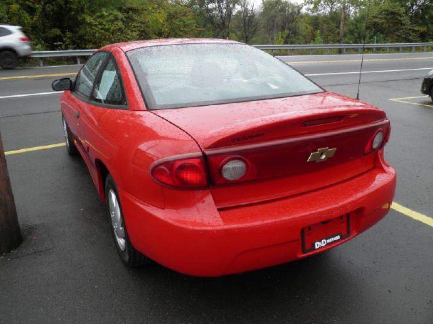 2005 RED CHEVROLET CAVALIER Coupe (1G1JC14F957) with an 2.2l L4 engine, AT transmission, located at 15520 McMullen Hwy SW, Belair, MD, 21502, (301) 729-3700, 39.581375, -78.846451 - Photo#4