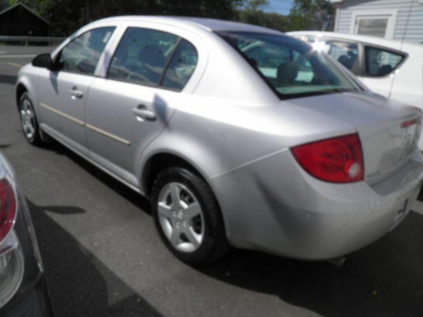 2005 SILVER Chevrolet Cobalt Sedan (1G1AK52F957) with an 2.2L L4 engine, AT transmission, located at 15520 McMullen Hwy SW, Belair, MD, 21502, (301) 729-3700, 39.581375, -78.846451 - Photo#4