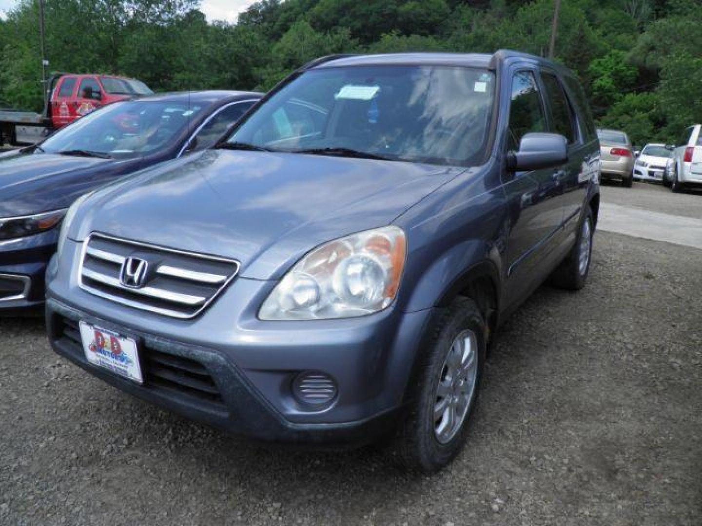 2005 Gray Honda CR-V SE 4WD AT (JHLRD78925C) with an 2.4l L4 engine, AT transmission, located at 19521 New George's Creek Rd SW, Barton, MD, 21521, (301) 463-2404, 39.524323, -79.017906 - Photo#0