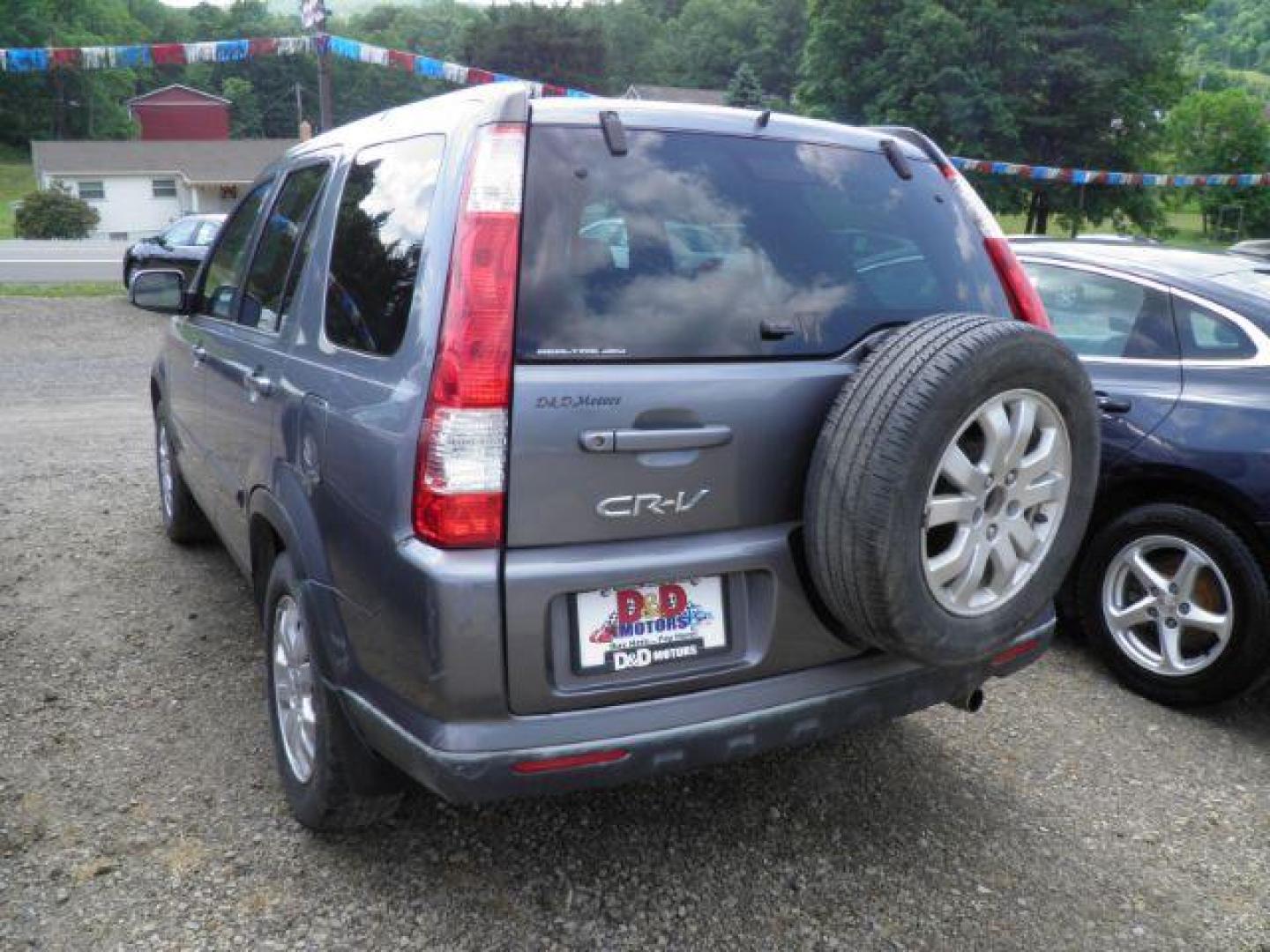 2005 Gray Honda CR-V SE 4WD AT (JHLRD78925C) with an 2.4l L4 engine, AT transmission, located at 19521 New George's Creek Rd SW, Barton, MD, 21521, (301) 463-2404, 39.524323, -79.017906 - Photo#3