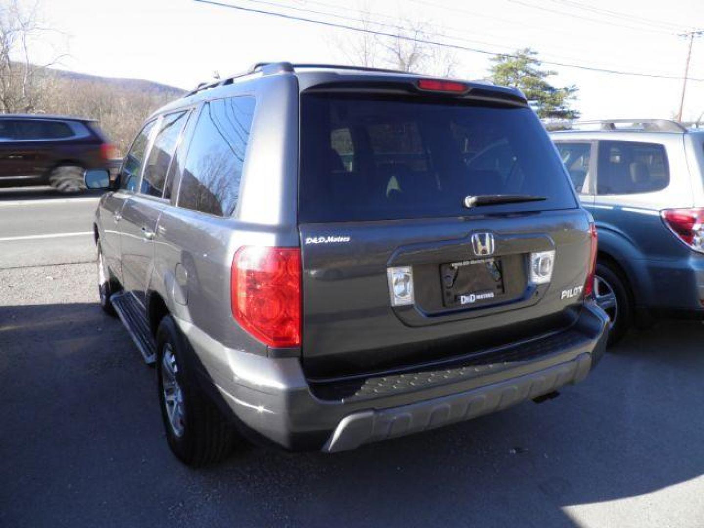 2005 GRAY Honda Pilot EX w/ Leather and DV (5FNYF18675B) with an 3.5L V6 engine, AT transmission, located at 15520 McMullen Hwy SW, Belair, MD, 21502, (301) 729-3700, 39.581375, -78.846451 - Photo#5