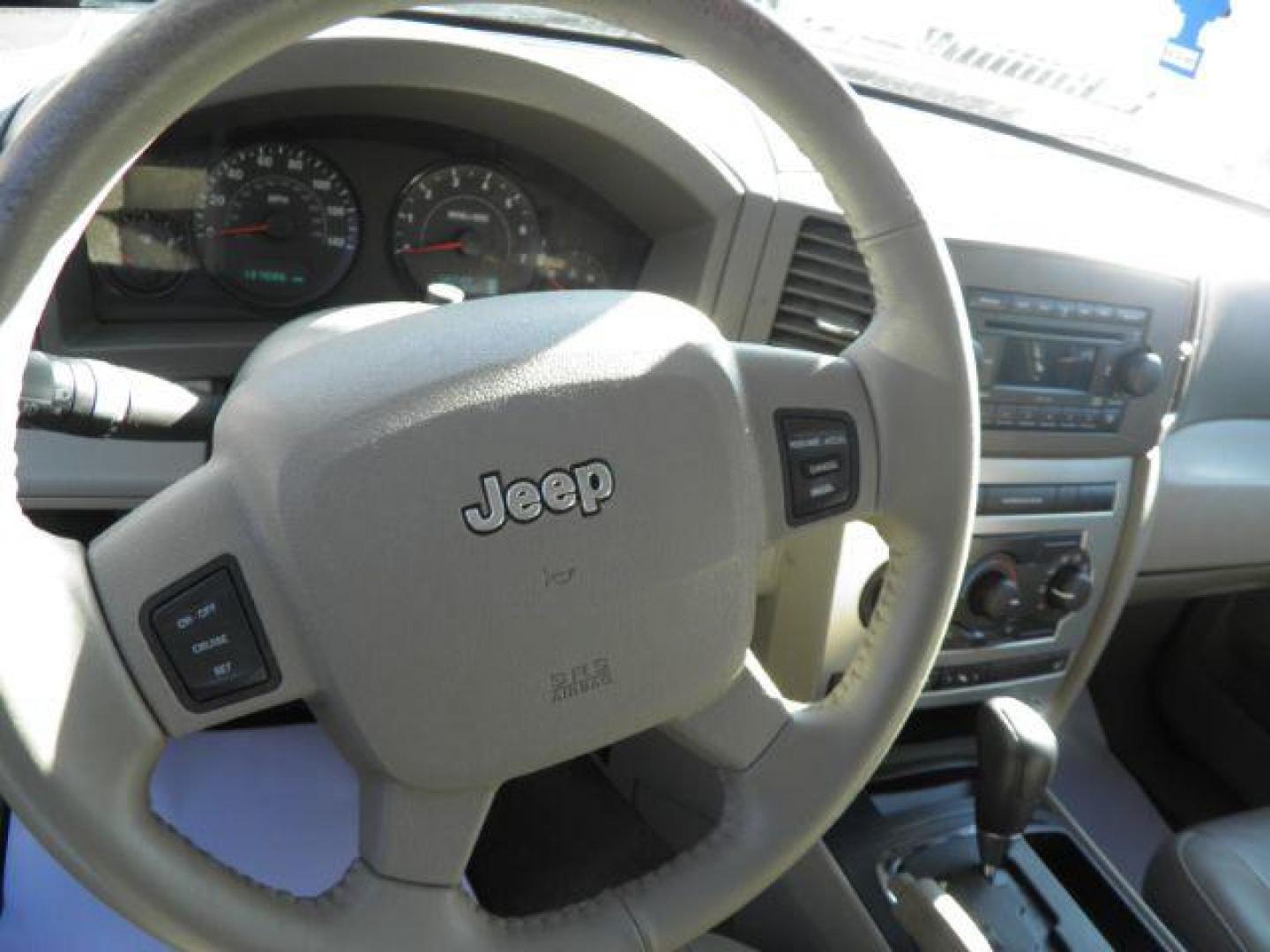 2005 GRAY Jeep Grand Cherokee Laredo 4WD (1J8HR48N25C) with an 4.7 V8 engine, AT transmission, located at 19521 New George's Creek Rd SW, Barton, MD, 21521, (301) 463-2404, 39.524323, -79.017906 - Photo#2