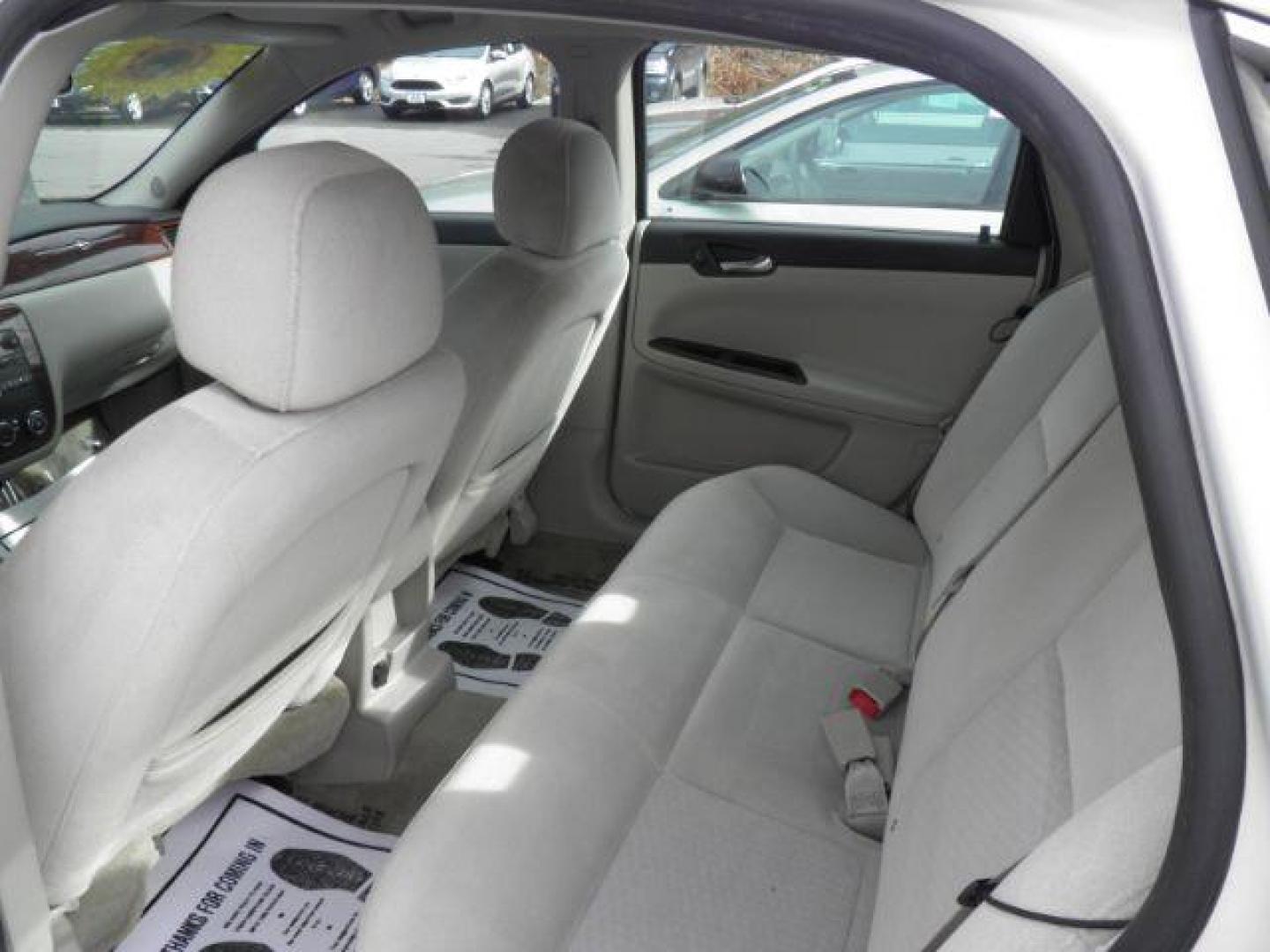 2006 WHITE Chevrolet Impala LS (2G1WB55KX69) with an 3.5L V6 engine, AT transmission, located at 15520 McMullen Hwy SW, Belair, MD, 21502, (301) 729-3700, 39.581375, -78.846451 - Photo#3