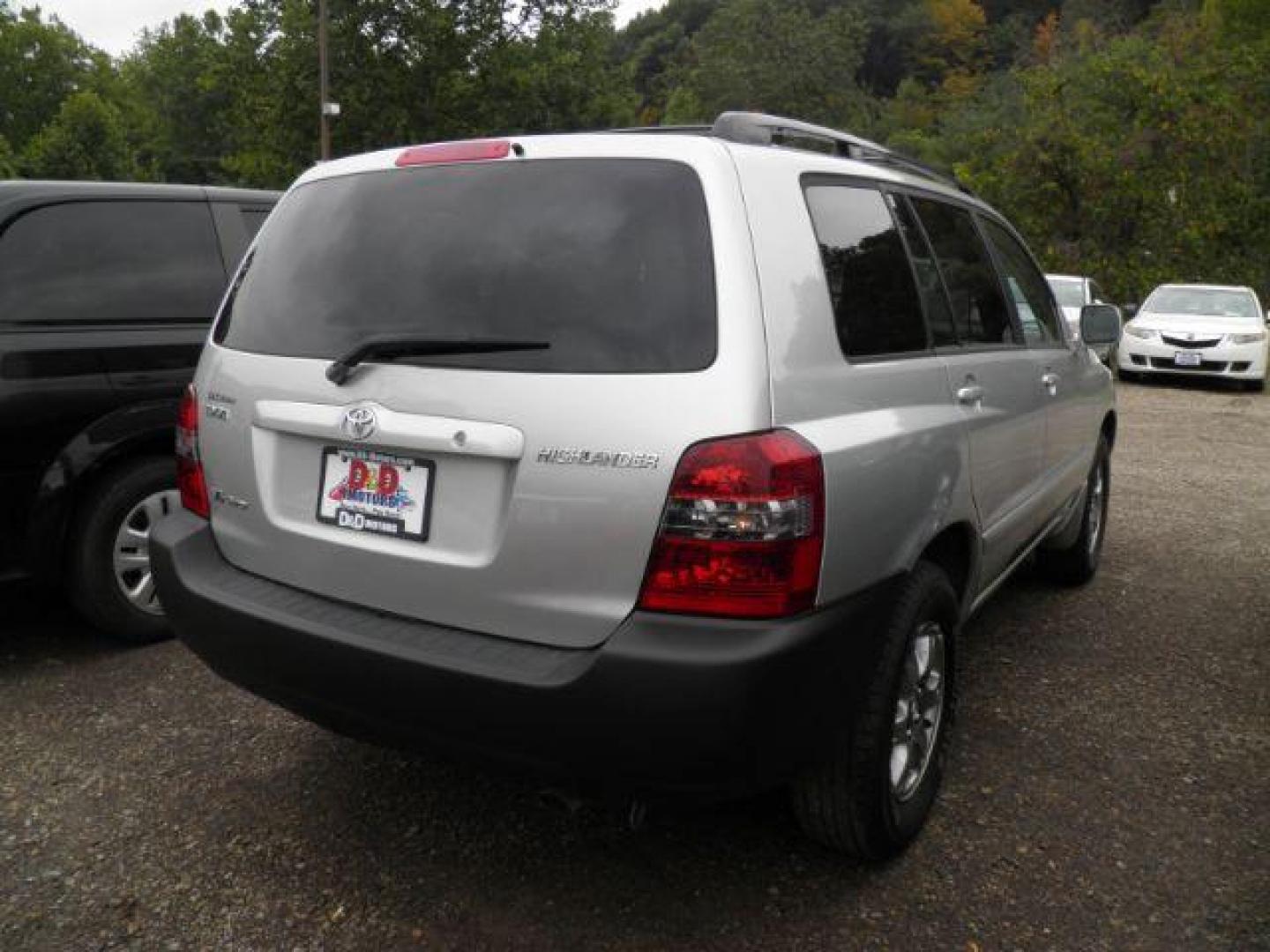 2006 SILVER Toyota Highlander V6 4WD (JTEHP21A260) with an 3.3L V6 engine, AT transmission, located at 19521 New George's Creek Rd SW, Barton, MD, 21521, (301) 463-2404, 39.524323, -79.017906 - Photo#5