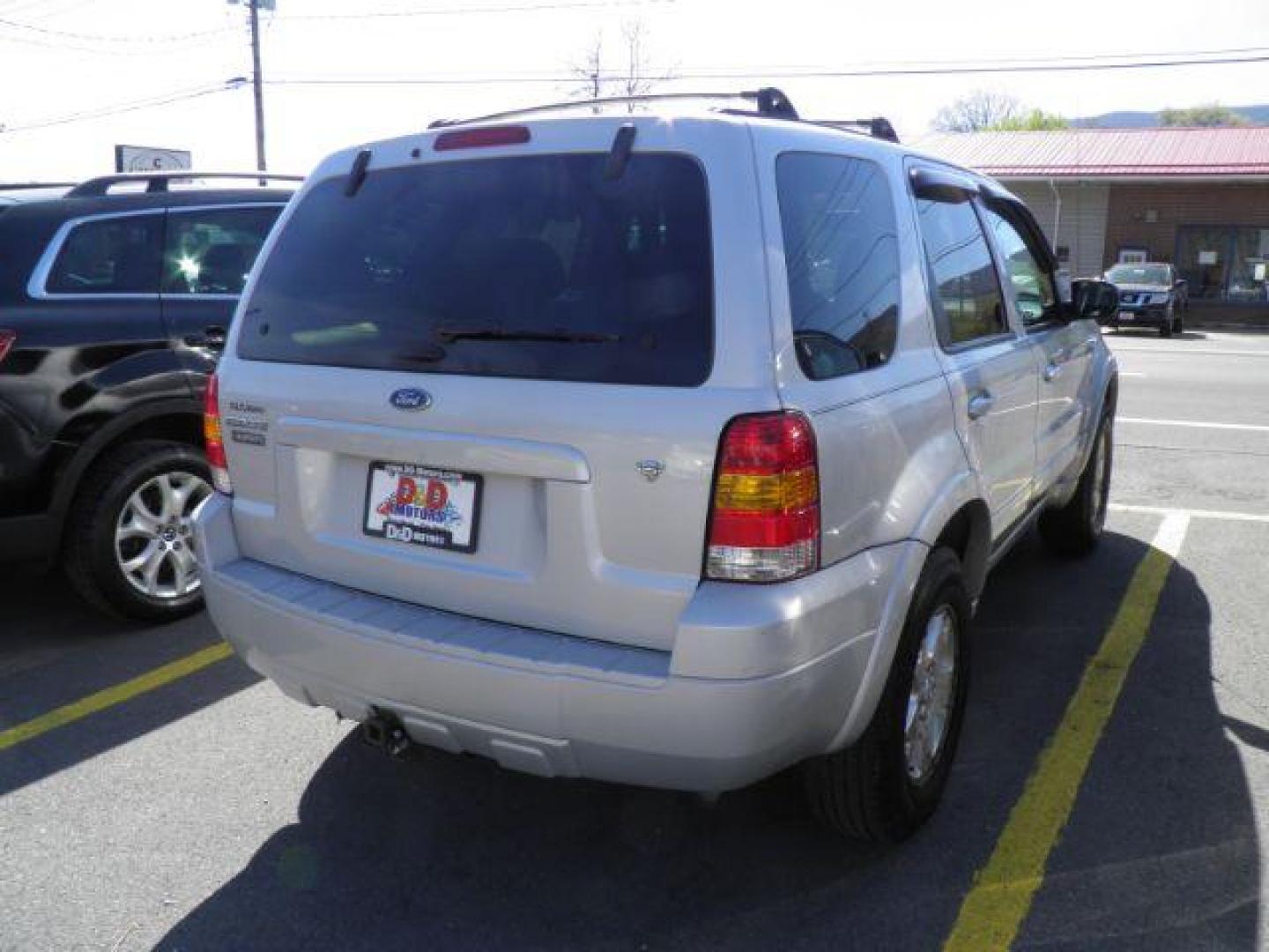 2007 SILVER Ford Escape SUV (1FMYU94187K) with an 3.0 V6 engine, AT transmission, located at 15520 McMullen Hwy SW, Belair, MD, 21502, (301) 729-3700, 39.581375, -78.846451 - Photo#5