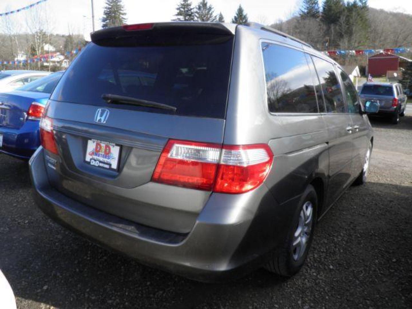 2007 GRAY Honda Odyssey EX (5FNRL384X7B) with an 3.5L V6 engine, AT transmission, located at 19521 New George's Creek Rd SW, Barton, MD, 21521, (301) 463-2404, 39.524323, -79.017906 - Photo#5