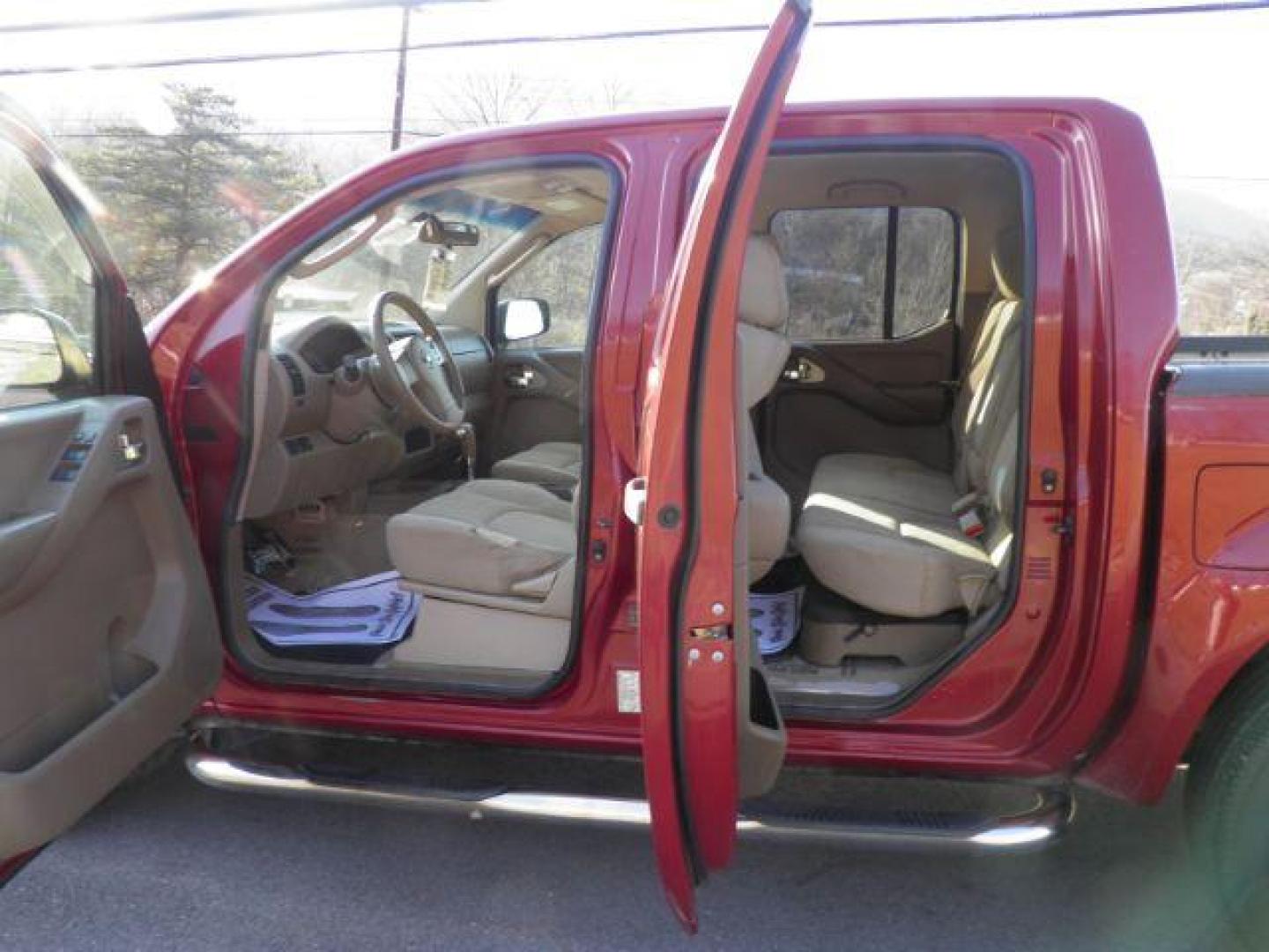 2007 RED Nissan Frontier SE Crew Cab 2WD (1N6AD07U17C) with an 4.0L V6 engine, AT transmission, located at 15520 McMullen Hwy SW, Belair, MD, 21502, (301) 729-3700, 39.581375, -78.846451 - Photo#1