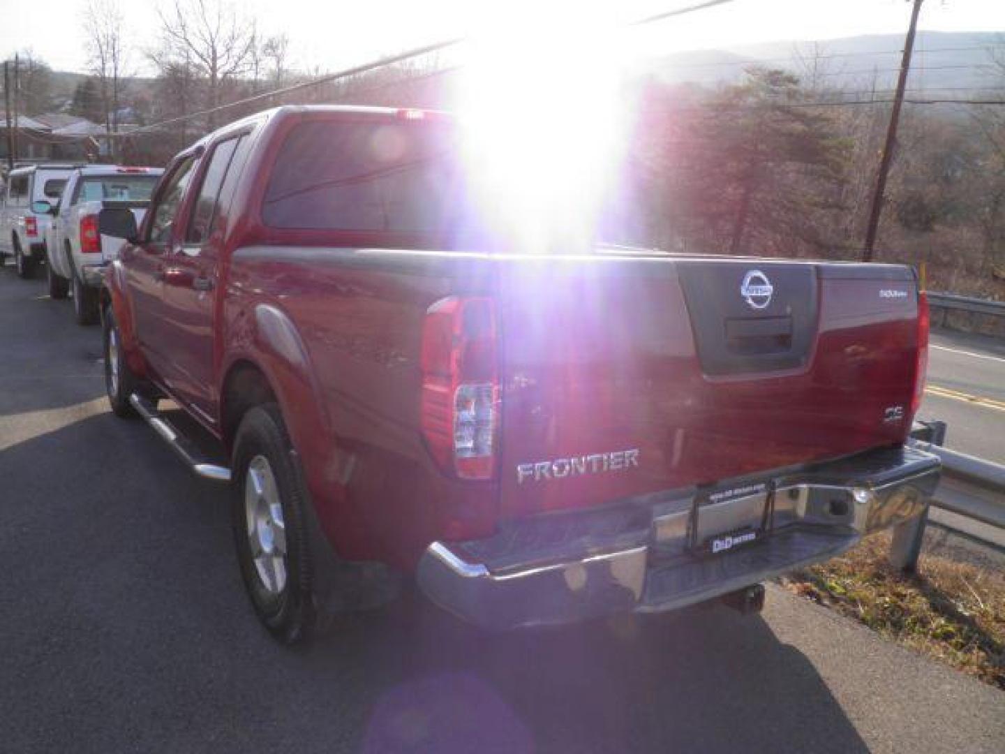 2007 RED Nissan Frontier SE Crew Cab 2WD (1N6AD07U17C) with an 4.0L V6 engine, AT transmission, located at 15520 McMullen Hwy SW, Belair, MD, 21502, (301) 729-3700, 39.581375, -78.846451 - Photo#3