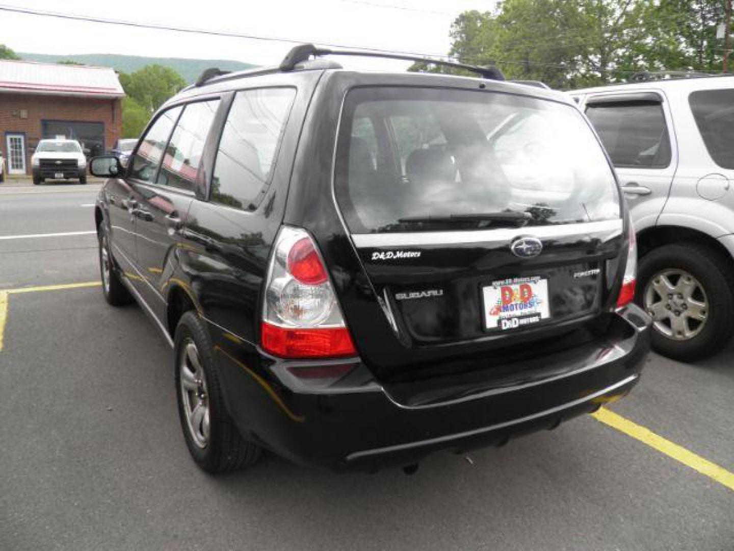 2007 BLACK Subaru Forester Sport 2.5X (JF1SG63607G) with an 2.5L H4 SOHC 16V engine, MAN transmission, located at 15520 McMullen Hwy SW, Belair, MD, 21502, (301) 729-3700, 39.581375, -78.846451 - Photo#5