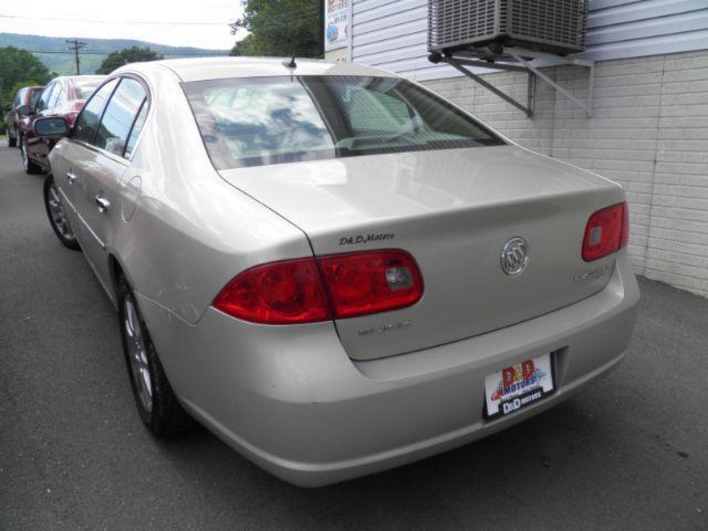 2008 GOLD Buick Lucerne CXL (1G4HD57278U) with an 3.8l V6 engine, AT transmission, located at 15520 McMullen Hwy SW, Belair, MD, 21502, (301) 729-3700, 39.581375, -78.846451 - Photo#4