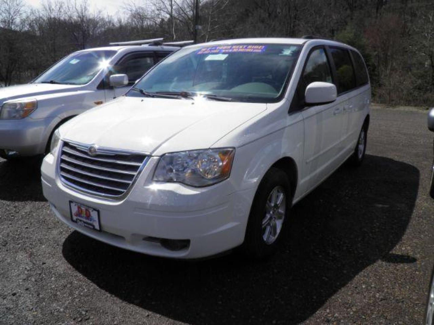 2008 WHITE Chrysler Town and Country Touring (2A8HR54P48R) with an 3.8 V6 engine, AT transmission, located at 19521 New George's Creek Rd SW, Barton, MD, 21521, (301) 463-2404, 39.524323, -79.017906 - Photo#0