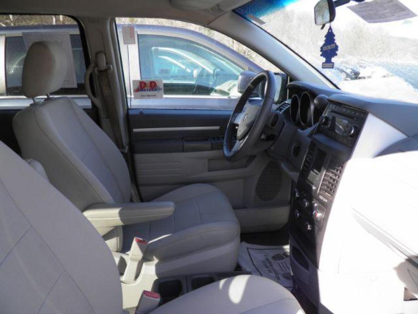 2008 SILVER Dodge Grand Caravan SXT (2D8HN54P08R) with an 3.8 V6 engine, AT transmission, located at 19521 New George's Creek Rd SW, Barton, MD, 21521, (301) 463-2404, 39.524323, -79.017906 - Photo#1