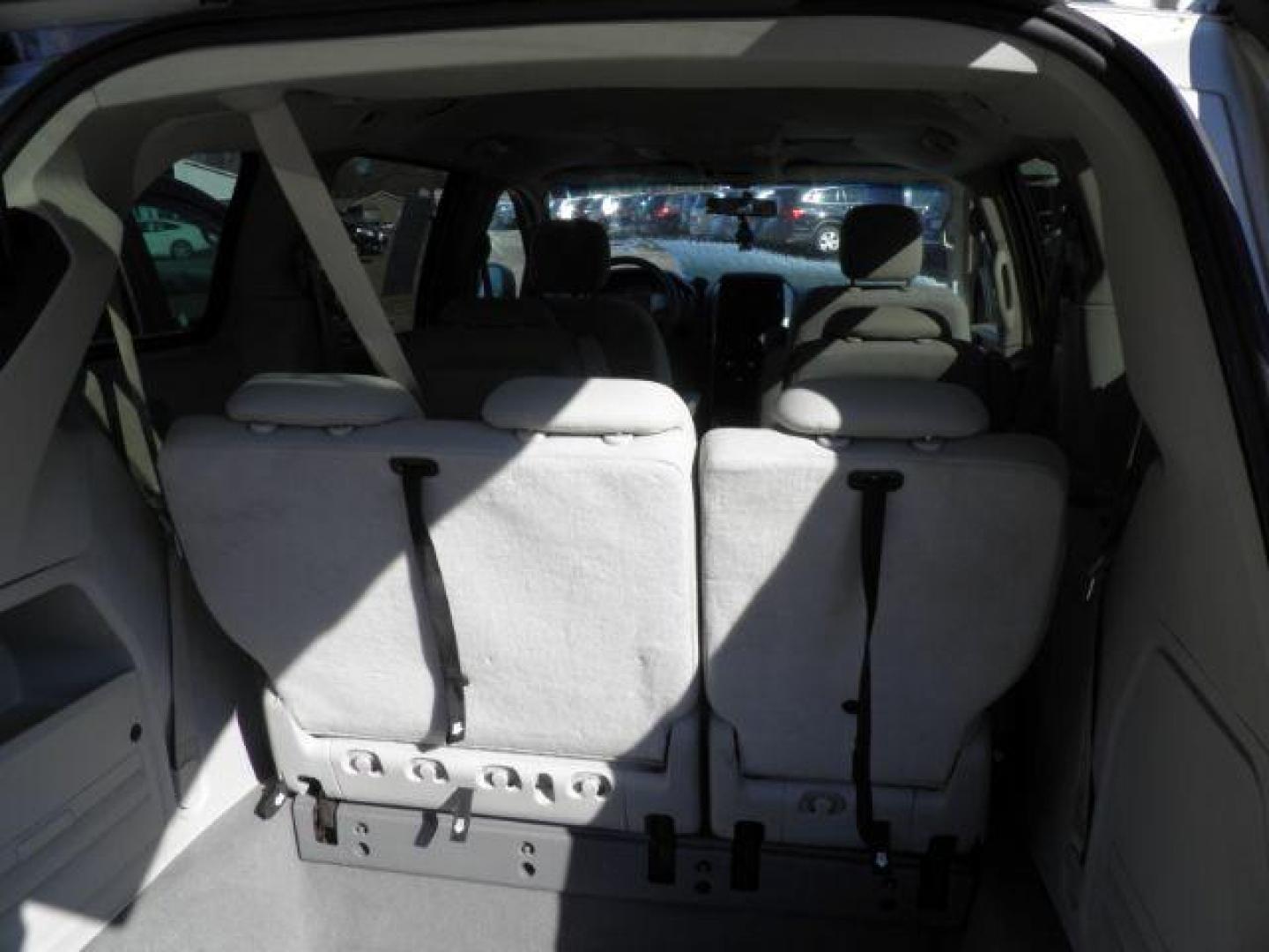 2008 SILVER Dodge Grand Caravan SXT (2D8HN54P08R) with an 3.8 V6 engine, AT transmission, located at 19521 New George's Creek Rd SW, Barton, MD, 21521, (301) 463-2404, 39.524323, -79.017906 - Photo#3