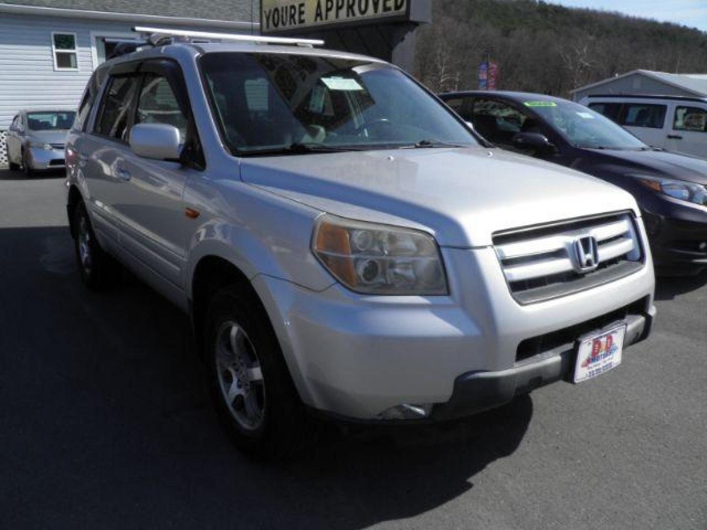 2008 SILVER Honda Pilot EX-L 4WD AT (5FNYF185X8B) with an 3.5L V6 engine, AT transmission, located at 19521 New George's Creek Rd SW, Barton, MD, 21521, (301) 463-2404, 39.524323, -79.017906 - Photo#0