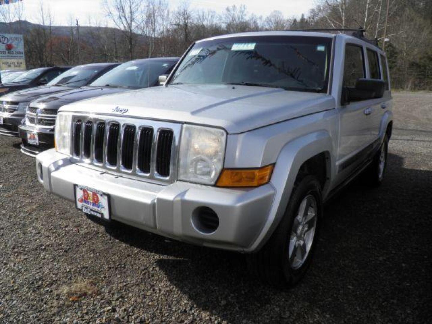 2008 SILVER Jeep Commander Sport 4WD (1J8HG48KX8C) with an 6 engine, AT transmission, located at 19521 New George's Creek Rd SW, Barton, MD, 21521, (301) 463-2404, 39.524323, -79.017906 - Photo#0