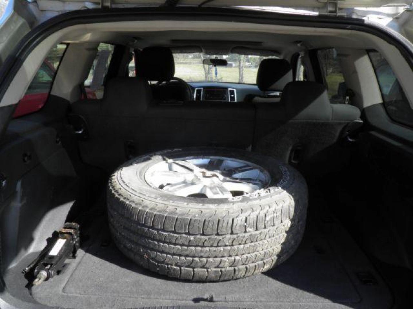 2008 GRAY Jeep Grand Cherokee Laredo 4WD (1J8GR48KX8C) with an 3.7L V6 engine, AT transmission, located at 19521 New George's Creek Rd SW, Barton, MD, 21521, (301) 463-2404, 39.524323, -79.017906 - Photo#4