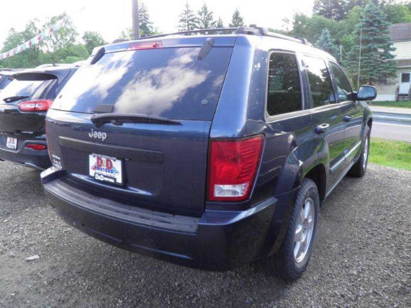 2008 BLUE Jeep Grand Cherokee Laredo 4WD (1J8GR48K48C) with an 3.7L V6 engine, AT transmission, located at 19521 New George's Creek Rd SW, Barton, MD, 21521, (301) 463-2404, 39.524323, -79.017906 - Photo#5