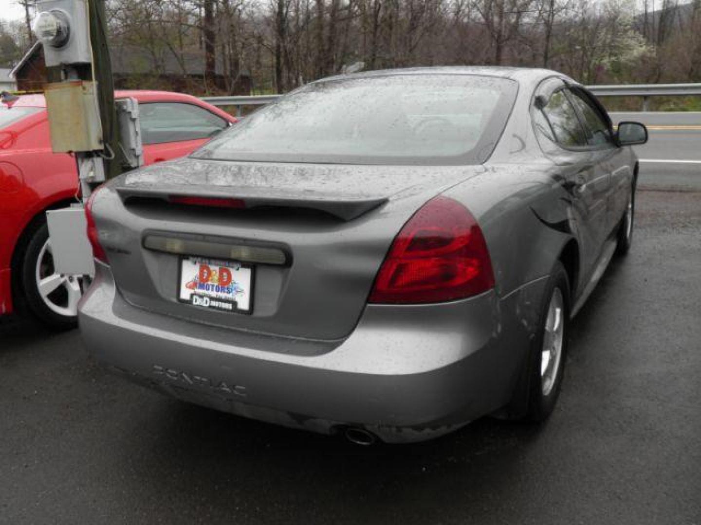 2008 GRAY Pontiac Grand Prix Sedan (2G2WP552381) with an 3.8 V6 engine, AT transmission, located at 15520 McMullen Hwy SW, Belair, MD, 21502, (301) 729-3700, 39.581375, -78.846451 - Photo#3