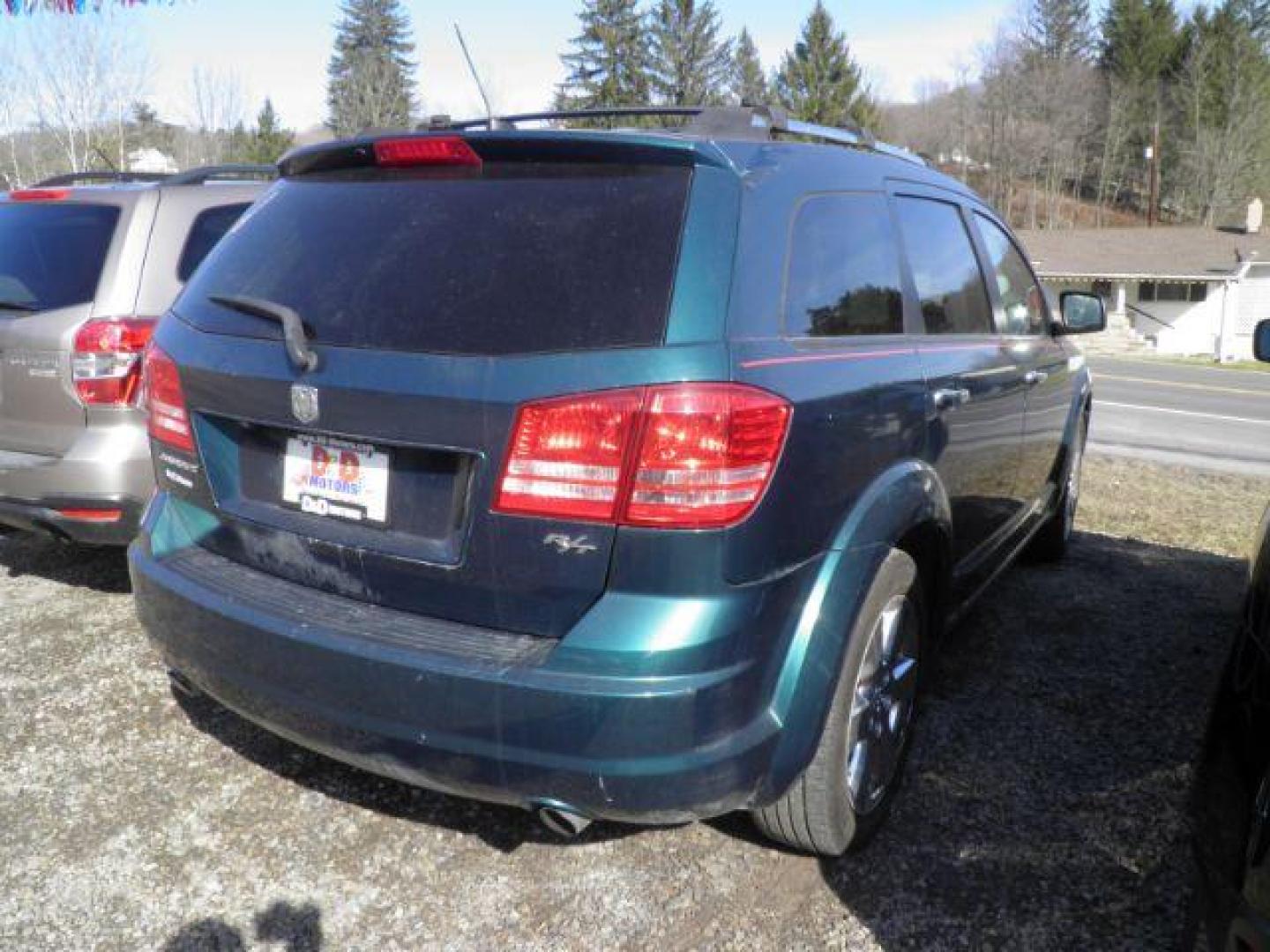 2009 GREEN Dodge Journey RT AWD (3D4GH67V69T) with an 3.5L V6 engine, AT transmission, located at 19521 New George's Creek Rd SW, Barton, MD, 21521, (301) 463-2404, 39.524323, -79.017906 - Photo#5