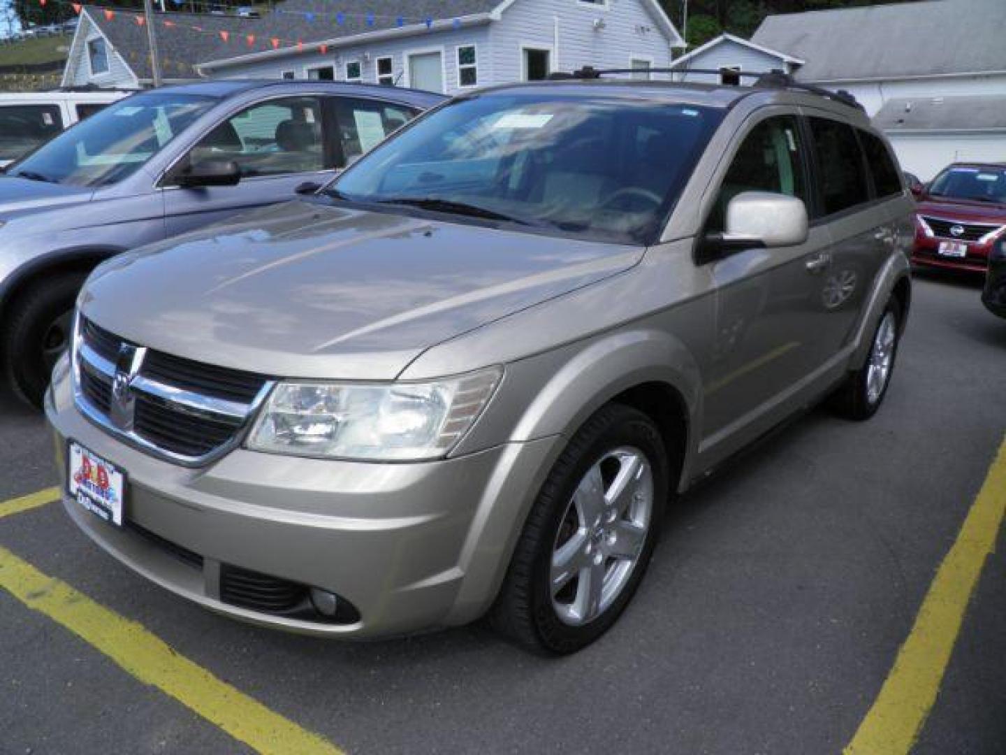 2009 GOLD Dodge Journey SXT (3D4GG57V69T) with an 3.5L V6 engine, AT transmission, located at 19521 New George's Creek Rd SW, Barton, MD, 21521, (301) 463-2404, 39.524323, -79.017906 - Photo#0