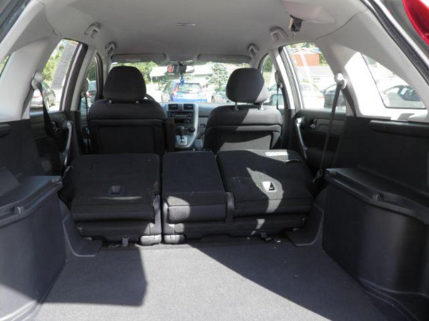 2009 SILVER Honda CR-V LX 4WD 5-Speed AT (5J6RE48329L) with an 2.4L L4 engine, AT transmission, located at 19521 New George's Creek Rd SW, Barton, MD, 21521, (301) 463-2404, 39.524323, -79.017906 - Photo#4