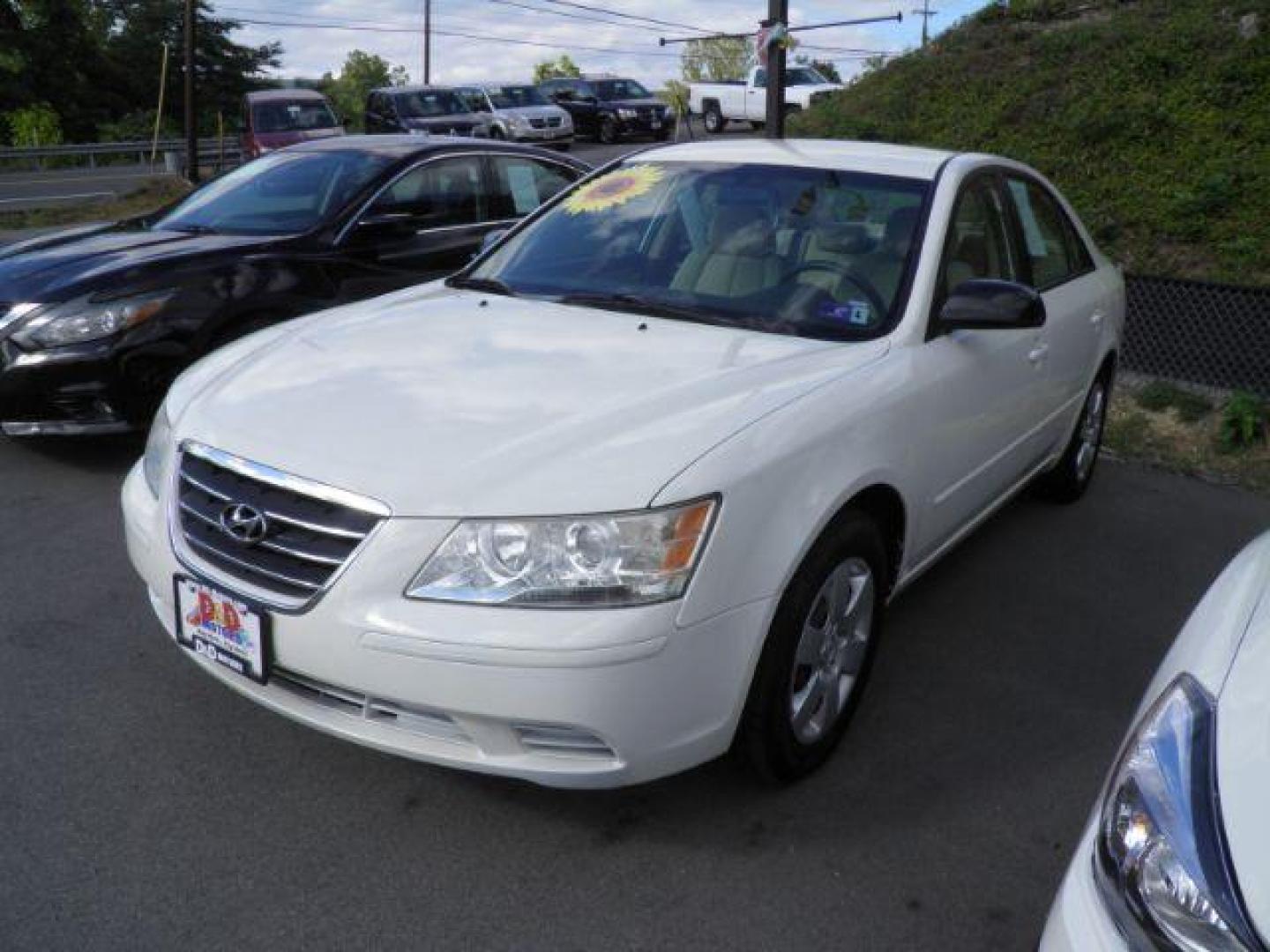 2009 White Hyundai Sonata GLS (5NPET46CX9H) with an 2.4L L4 engine, MAN transmission, located at 19521 New George's Creek Rd SW, Barton, MD, 21521, (301) 463-2404, 39.524323, -79.017906 - Photo#0