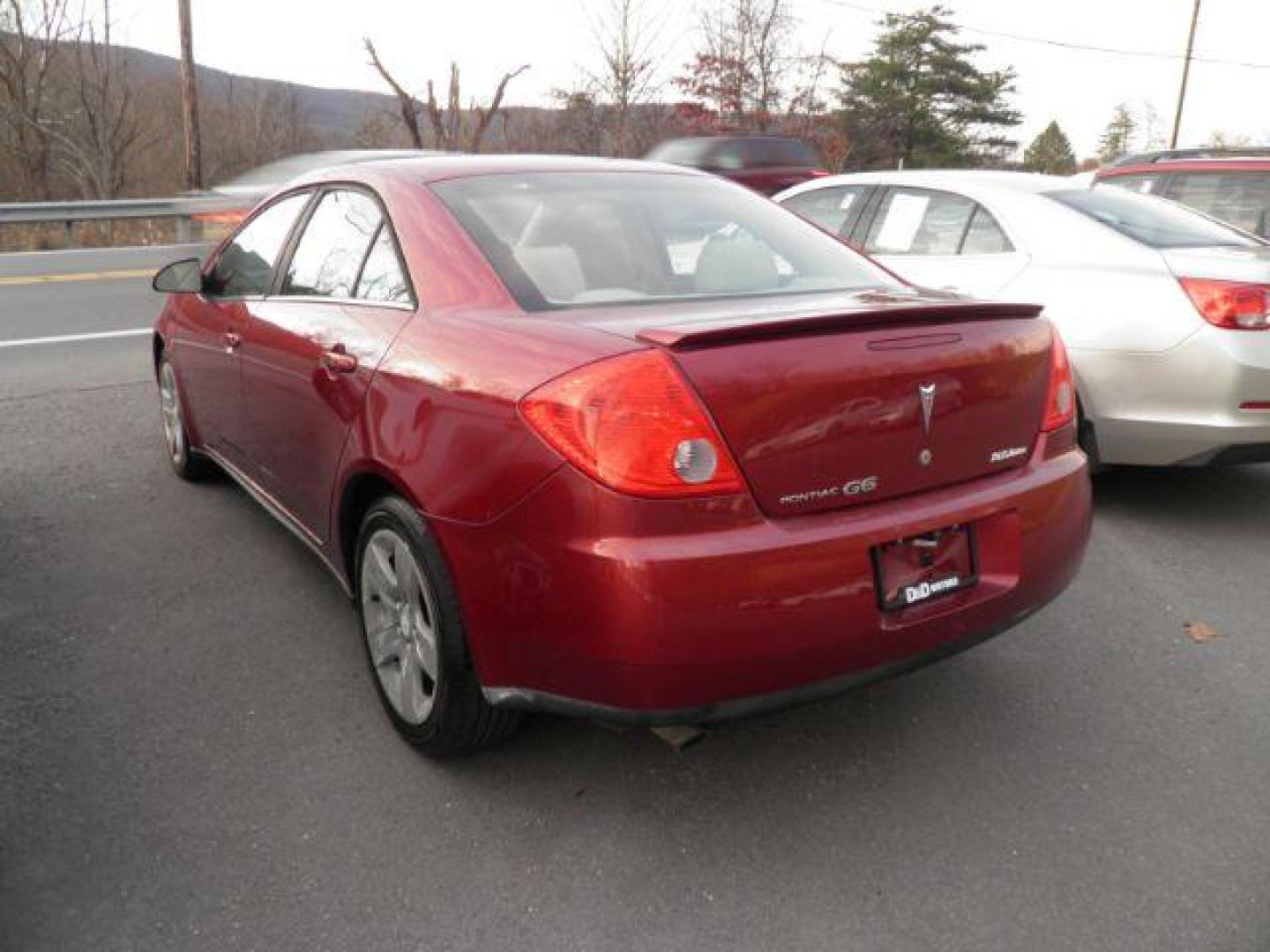 2009 RED PONTIAC G6 Sedan (1G2ZG57B394) with an 2.4L L4 DOHC 16V engine, 4-Speed Automatic transmission, located at 15520 McMullen Hwy SW, Belair, MD, 21502, (301) 729-3700, 39.581375, -78.846451 - Photo#4