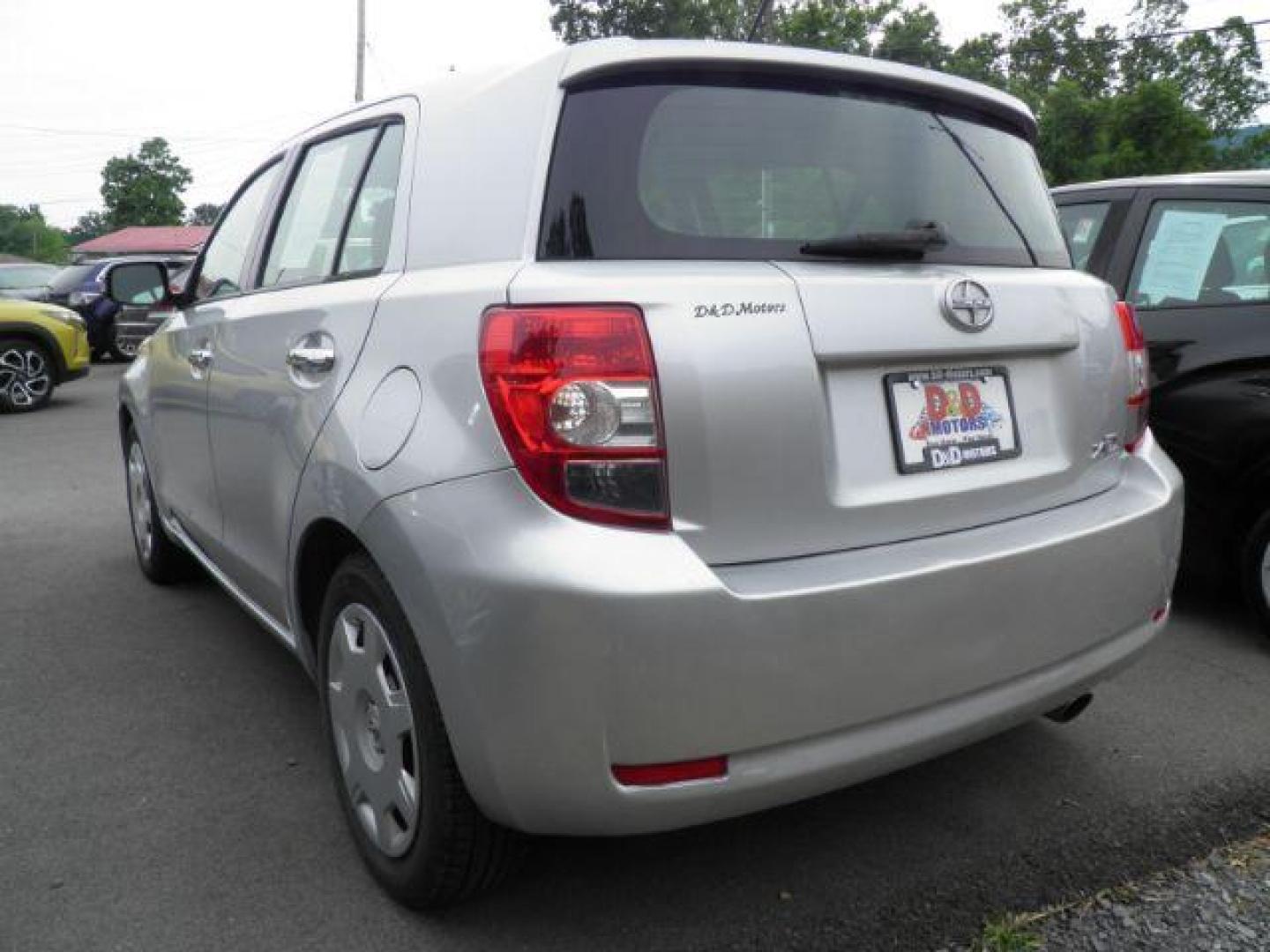 2009 SILVER Scion XD 5-Door (JTKKU10419J) with an 1.8l L4 engine, AT transmission, located at 15520 McMullen Hwy SW, Belair, MD, 21502, (301) 729-3700, 39.581375, -78.846451 - Photo#5