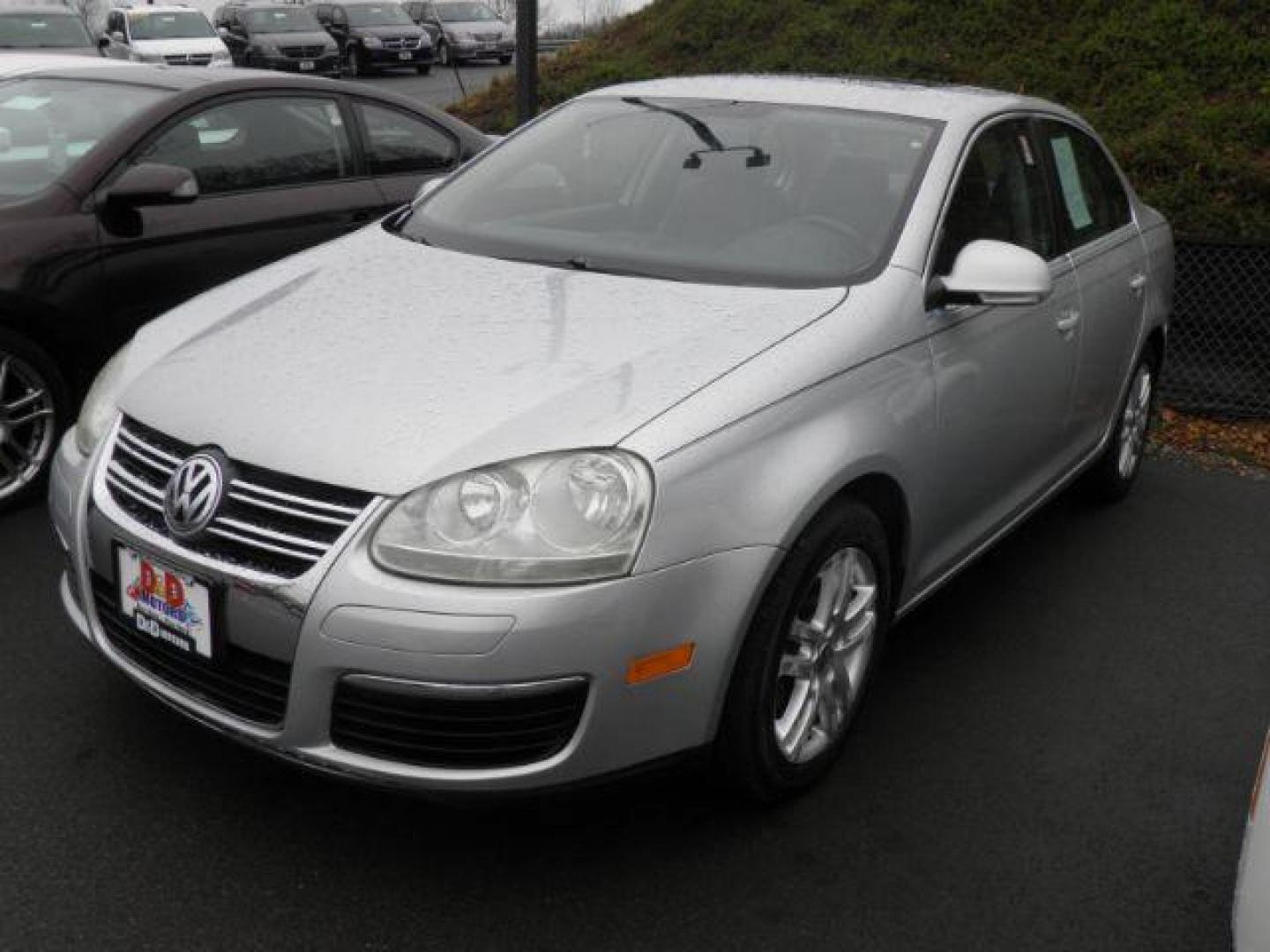 2009 SILVER Volkswagen Jetta 4DR (3VWRM81K69M) with an 2.5 L4 engine, AT transmission, located at 15520 McMullen Hwy SW, Belair, MD, 21502, (301) 729-3700, 39.581375, -78.846451 - Photo#0