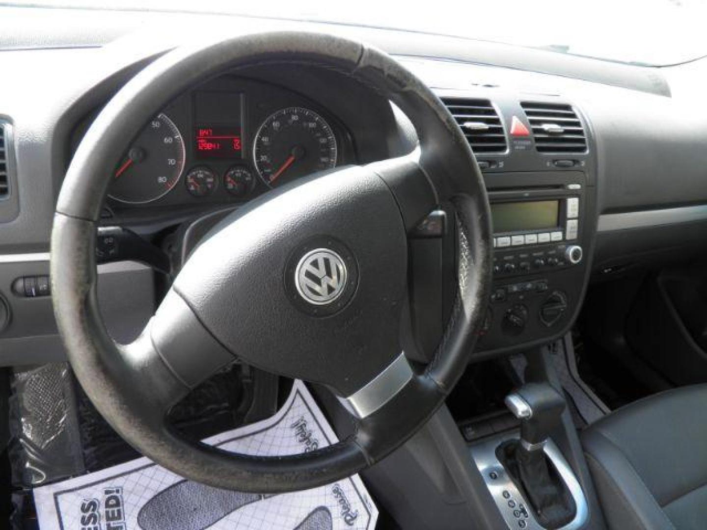 2009 GRAY VOLKSWAGON JETTA SEL (3VWRM71K39M) with an 2.5L L5 DOHC 20V engine, AT transmission, located at 15520 McMullen Hwy SW, Belair, MD, 21502, (301) 729-3700, 39.581375, -78.846451 - Photo#2