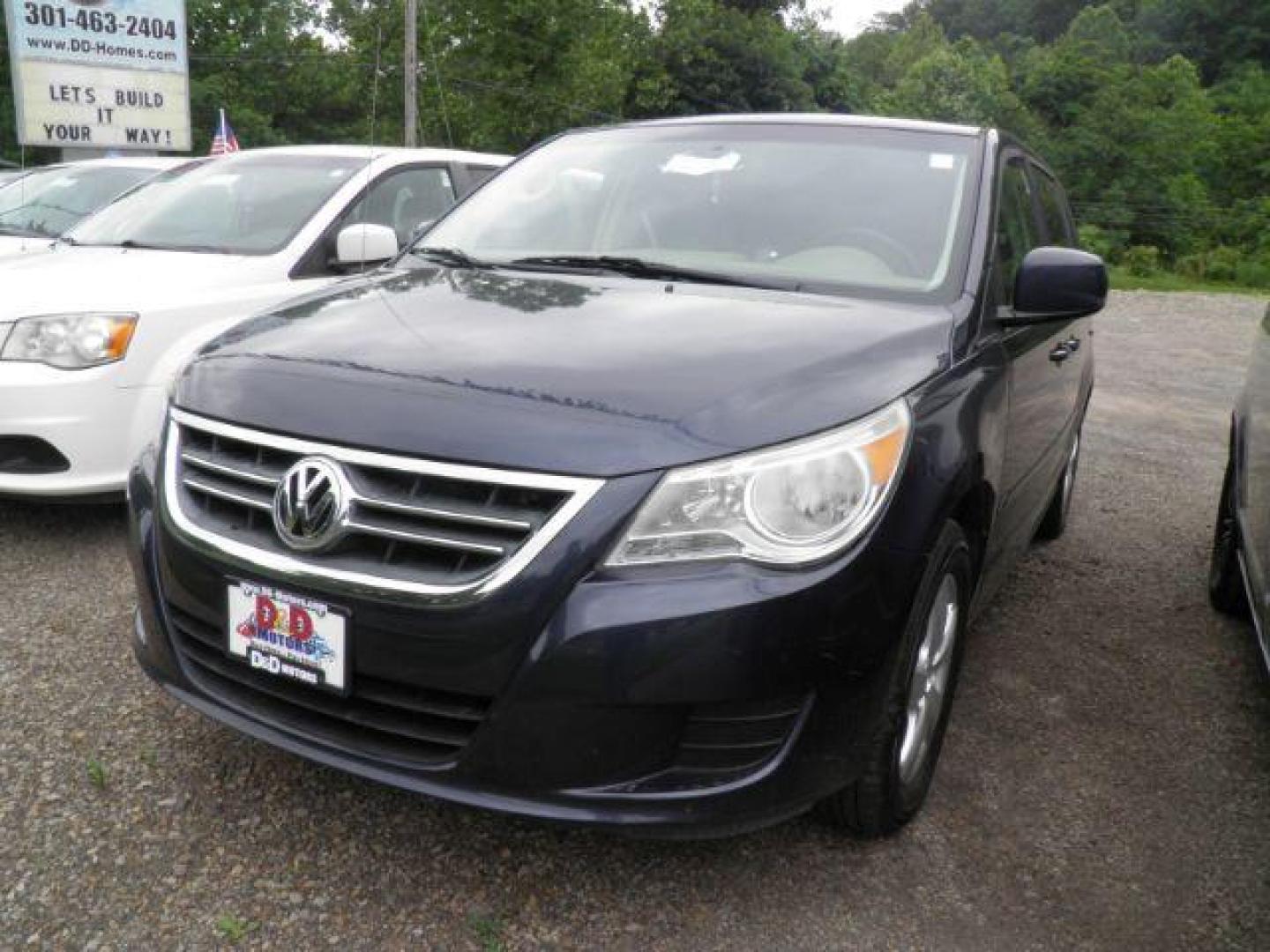 2009 BLUE Volkswagen Routan SE (2V8HW341X9R) with an 3.8 V6 engine, AT transmission, located at 19521 New George's Creek Rd SW, Barton, MD, 21521, (301) 463-2404, 39.524323, -79.017906 - Photo#0