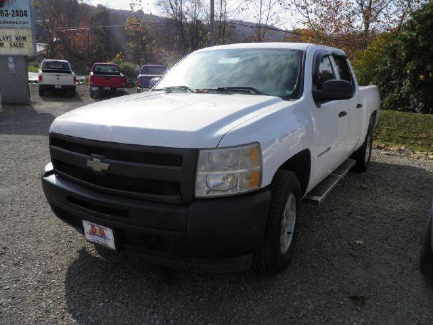 2010 WHITE Chevrolet Silverado 1500 Work Truck Crew Cab (3GCRCPE02AG) with an 5.3 V8 engine, AT transmission, located at 19521 New George's Creek Rd SW, Barton, MD, 21521, (301) 463-2404, 39.524323, -79.017906 - Photo#0