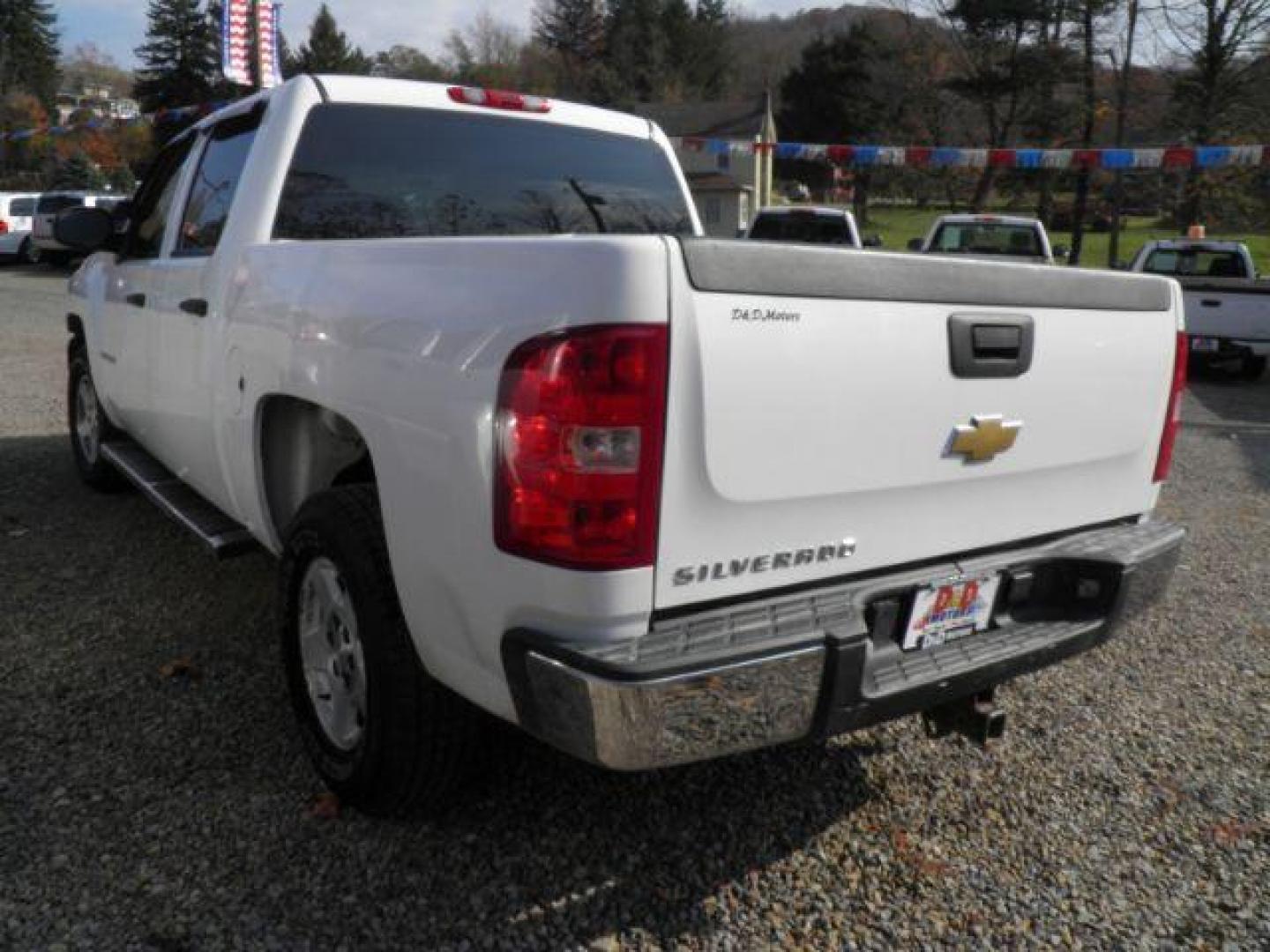 2010 WHITE Chevrolet Silverado 1500 Work Truck Crew Cab (3GCRCPE02AG) with an 5.3 V8 engine, AT transmission, located at 19521 New George's Creek Rd SW, Barton, MD, 21521, (301) 463-2404, 39.524323, -79.017906 - Photo#4