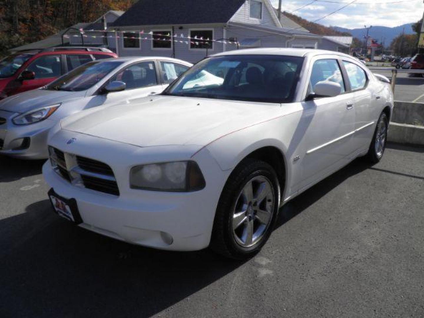 2010 WHITE DODGE CHARGER SXT (2B3CA3CV1AH) with an 3.5L V6 SOHC 24V engine, AT transmission, located at 15520 McMullen Hwy SW, Belair, MD, 21502, (301) 729-3700, 39.581375, -78.846451 - Photo#0