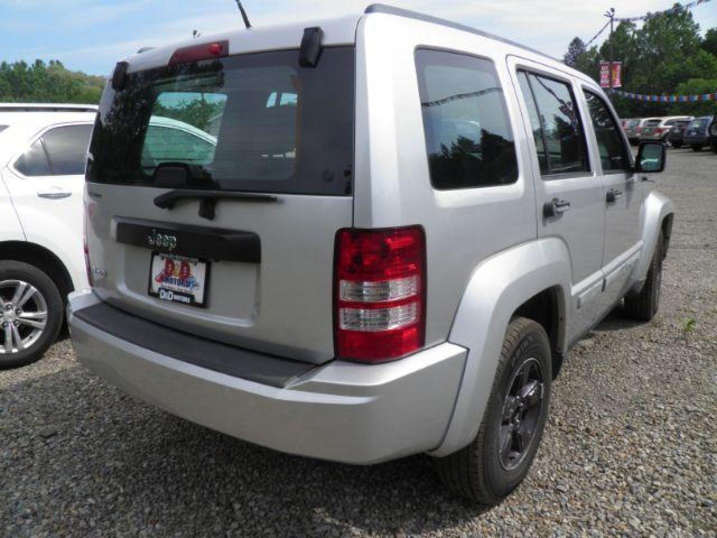 2010 SILVER JEEP LIBERTY Sport 4WD (1J4PN2GK9AW) with an 3.7L V6 engine, AT transmission, located at 15520 McMullen Hwy SW, Belair, MD, 21502, (301) 729-3700, 39.581375, -78.846451 - Photo#5