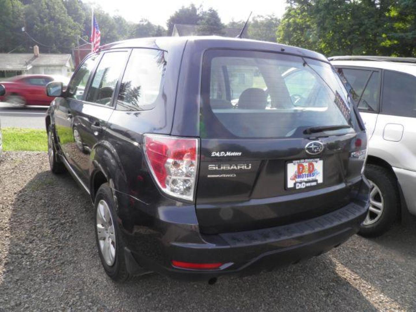 2010 GRAY Subaru Forester 2.5X (JF2SH6AC6AH) with an 2.5l H4 engine, AT transmission, located at 19521 New George's Creek Rd SW, Barton, MD, 21521, (301) 463-2404, 39.524323, -79.017906 - Photo#4