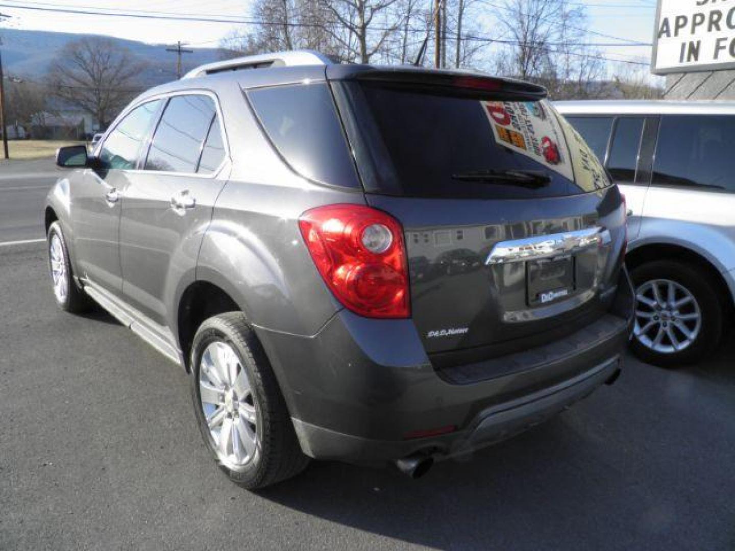 2011 GRAY Chevrolet Equinox 2LT 2WD (2CNFLPE5XB6) with an 3.0 V6 engine, AT transmission, located at 15520 McMullen Hwy SW, Belair, MD, 21502, (301) 729-3700, 39.581375, -78.846451 - Photo#5