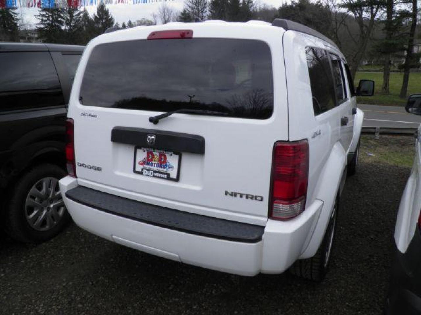 2011 WHITE Dodge Nitro Heat 4WD (1D4PU4GK8BW) with an 3.7L V6 engine, AT transmission, located at 19521 New George's Creek Rd SW, Barton, MD, 21521, (301) 463-2404, 39.524323, -79.017906 - Photo#5