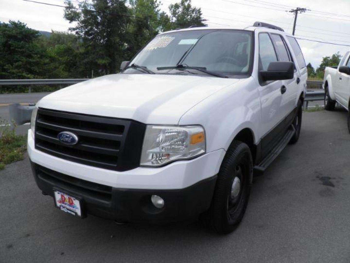 2011 WHITE FORD EXPEDITION XLT 4WD (1FMJU1G57BE) with an 5.4l V8 engine, AT transmission, located at 19521 New George's Creek Rd SW, Barton, MD, 21521, (301) 463-2404, 39.524323, -79.017906 - Photo#0