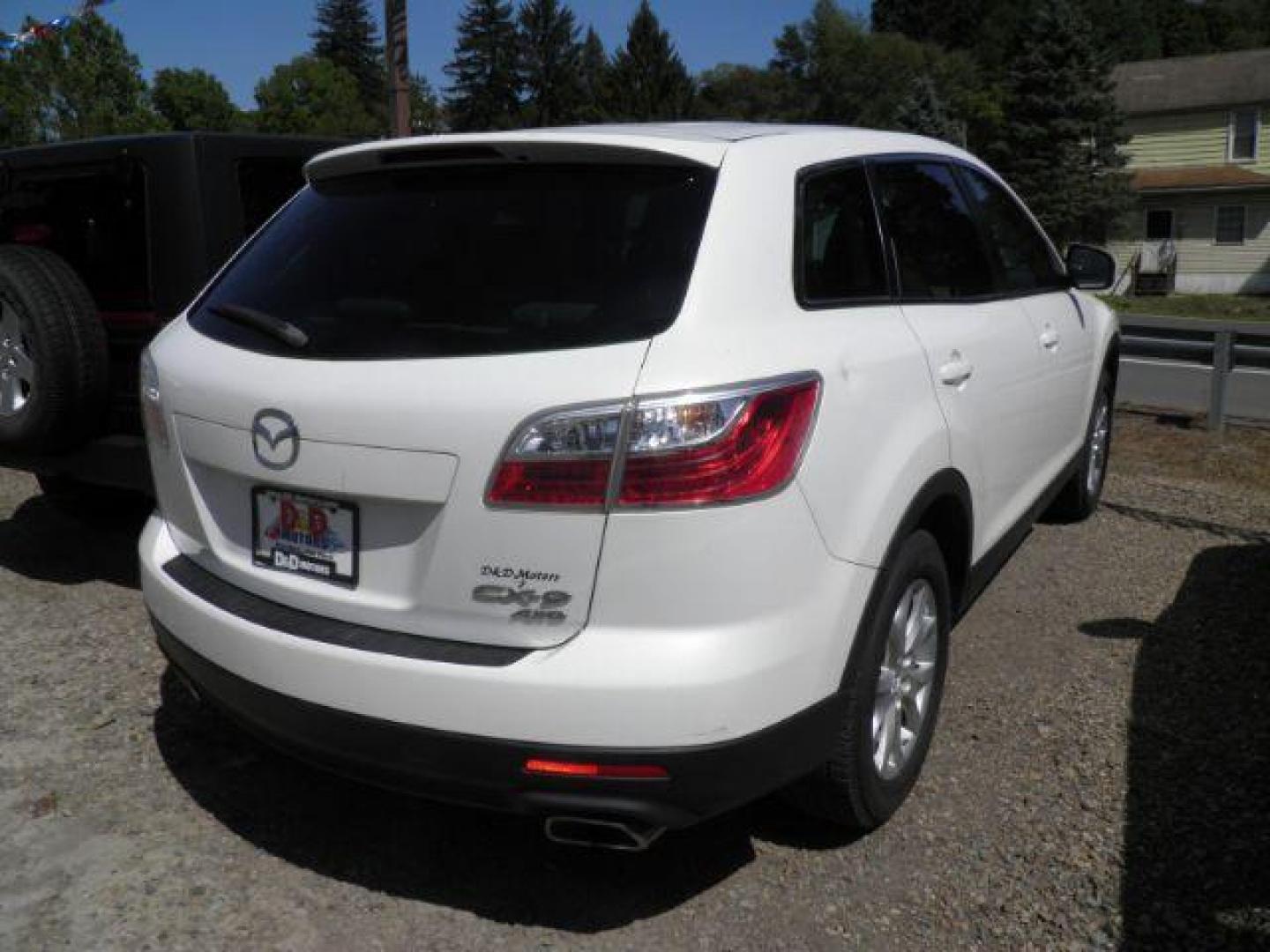 2011 WHITE Mazda CX-9 Touring AWD (JM3TB3CV3B0) with an 3.7L V6 engine, AT transmission, located at 19521 New George's Creek Rd SW, Barton, MD, 21521, (301) 463-2404, 39.524323, -79.017906 - Photo#5