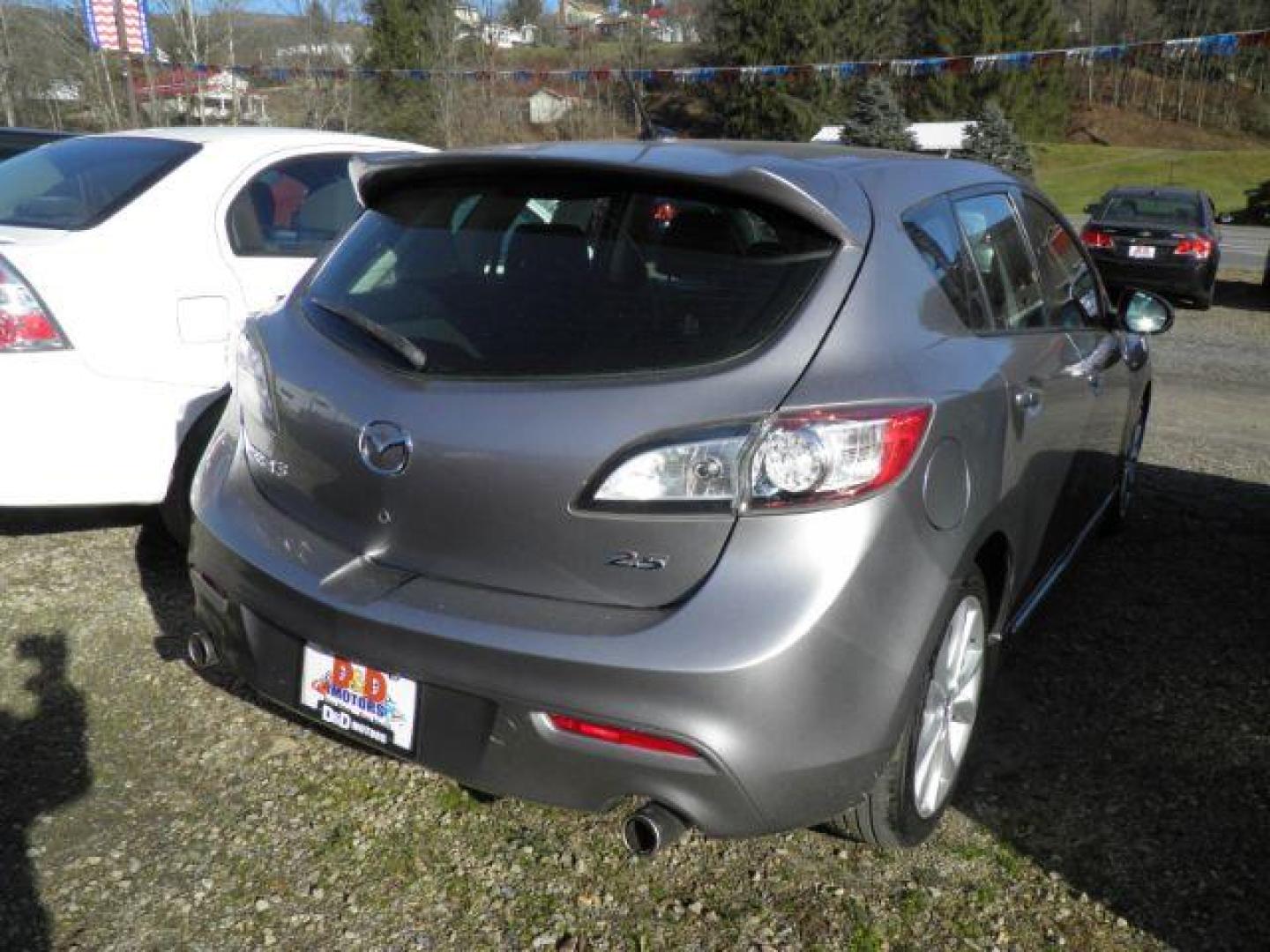 2011 GRAY Mazda MAZDA3 s Grand Touring 5-Door (JM1BL1M64B1) with an 2.5 L4 engine, AT transmission, located at 19521 New George's Creek Rd SW, Barton, MD, 21521, (301) 463-2404, 39.524323, -79.017906 - Photo#4