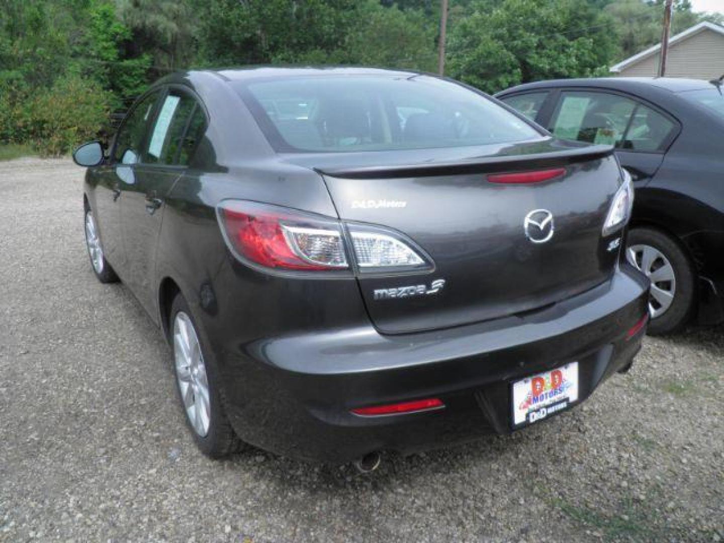 2011 GRAY Mazda MAZDA3 s Sport 4-Door (JM1BL1U54B1) with an 2.5 L4 engine, located at 19521 New George's Creek Rd SW, Barton, MD, 21521, (301) 463-2404, 39.524323, -79.017906 - Photo#4