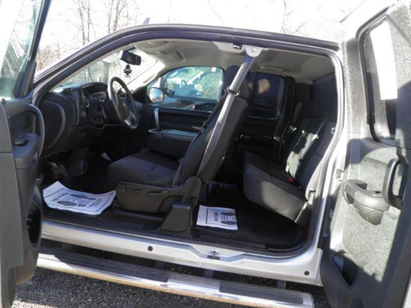 2012 GRAY Chevrolet Silverado 1500 LT Ext. Cab 4WD (1GCRKSE76CZ) with an 5.3L V8 engine, AT transmission, located at 19521 New George's Creek Rd SW, Barton, MD, 21521, (301) 463-2404, 39.524323, -79.017906 - Photo#1