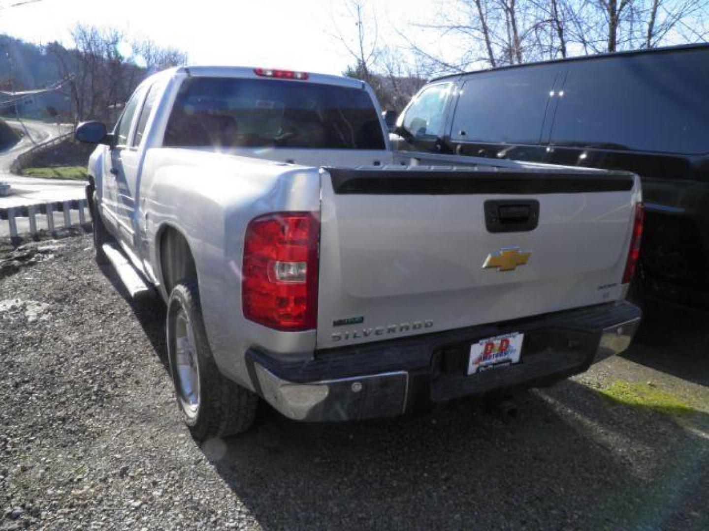 2012 GRAY Chevrolet Silverado 1500 LT Ext. Cab 4WD (1GCRKSE76CZ) with an 5.3L V8 engine, AT transmission, located at 19521 New George's Creek Rd SW, Barton, MD, 21521, (301) 463-2404, 39.524323, -79.017906 - Photo#4