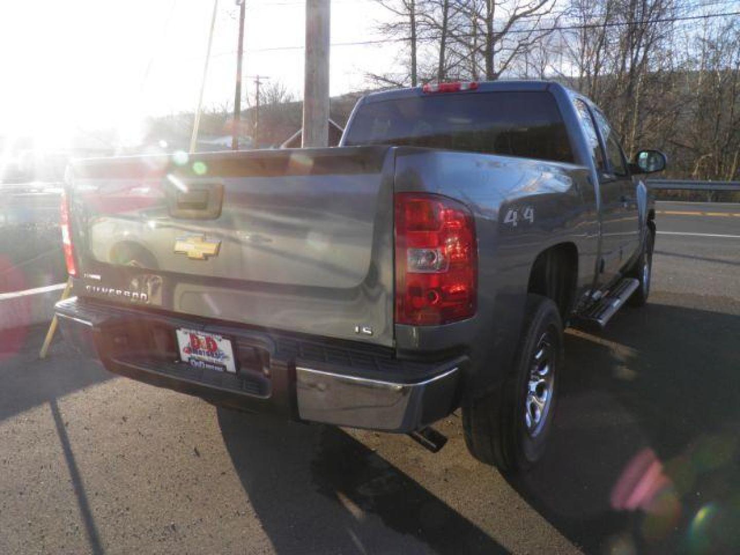 2012 BLUE Chevrolet Silverado 1500 LS Extended Cab 4WD (1GCRKREA9CZ) with an 4.8L V8 engine, AT transmission, located at 15520 McMullen Hwy SW, Belair, MD, 21502, (301) 729-3700, 39.581375, -78.846451 - Photo#3