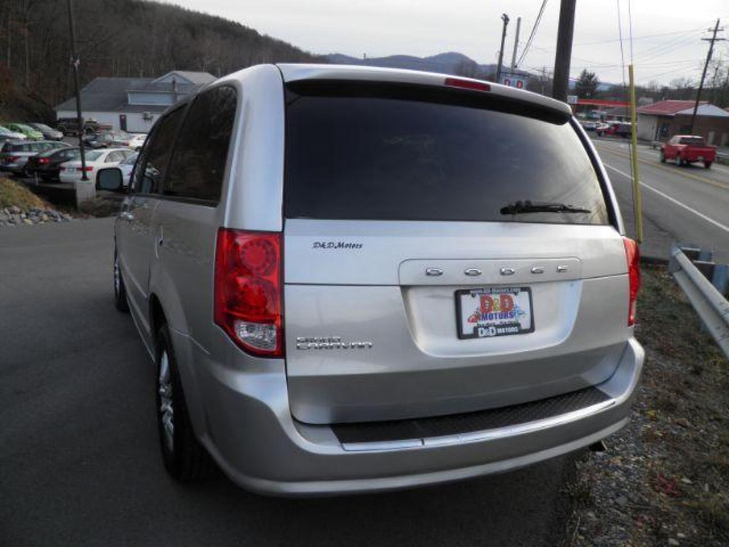 2012 GRAY Dodge Grand Caravan SE (2C4RDGBG0CR) with an 3.6L V6 engine, AT transmission, located at 15520 McMullen Hwy SW, Belair, MD, 21502, (301) 729-3700, 39.581375, -78.846451 - Photo#5