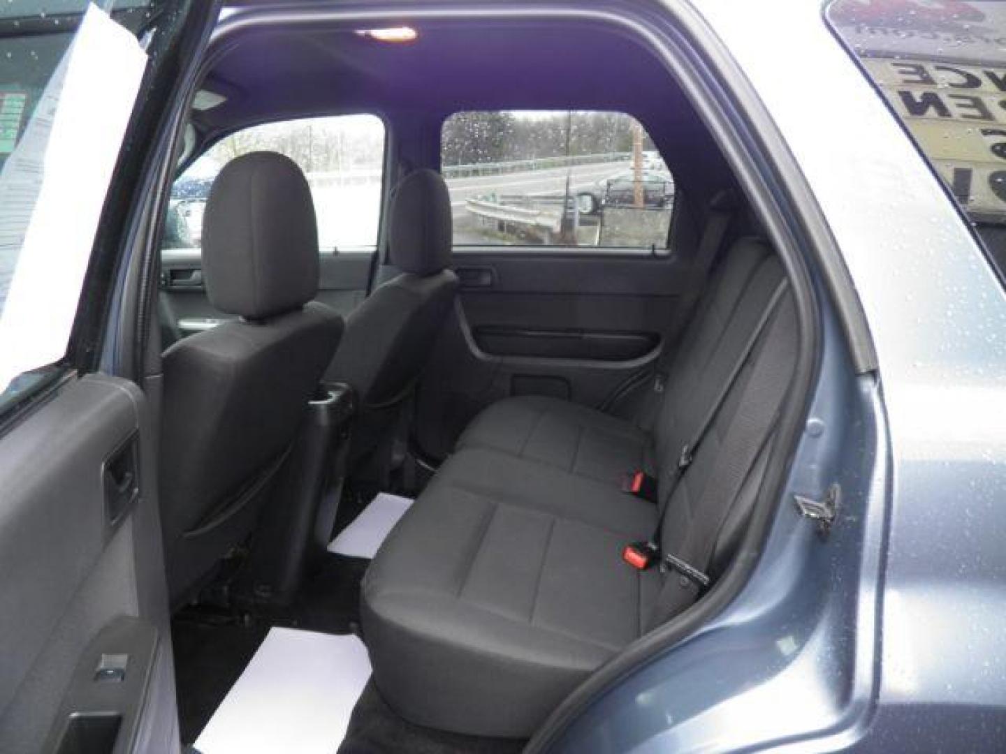 2012 BLUE Ford Escape XLT 4WD (1FMCU9D74CK) with an 2.5 L4 engine, AT transmission, located at 15520 McMullen Hwy SW, Belair, MD, 21502, (301) 729-3700, 39.581375, -78.846451 - Photo#3