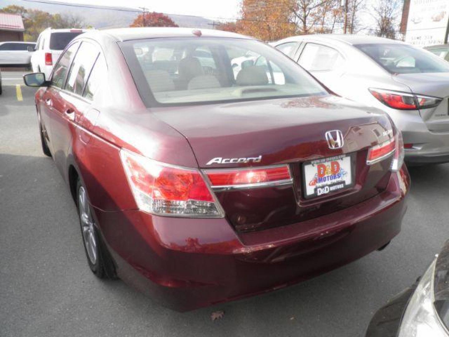 2012 RED HONDA ACCORD EX-L Sedan AT (1HGCP2F86CA) with an 2.4L L4 engine, AT transmission, located at 15520 McMullen Hwy SW, Belair, MD, 21502, (301) 729-3700, 39.581375, -78.846451 - Photo#4