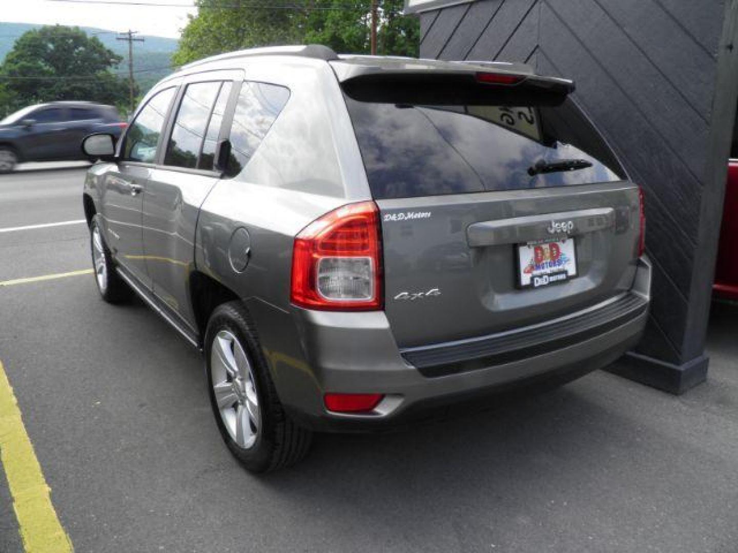 2012 GRAY Jeep Compass Sport 4WD (1C4NJDBB2CD) with an 2.4L L4 engine, CVT transmission, located at 15520 McMullen Hwy SW, Belair, MD, 21502, (301) 729-3700, 39.581375, -78.846451 - Photo#5