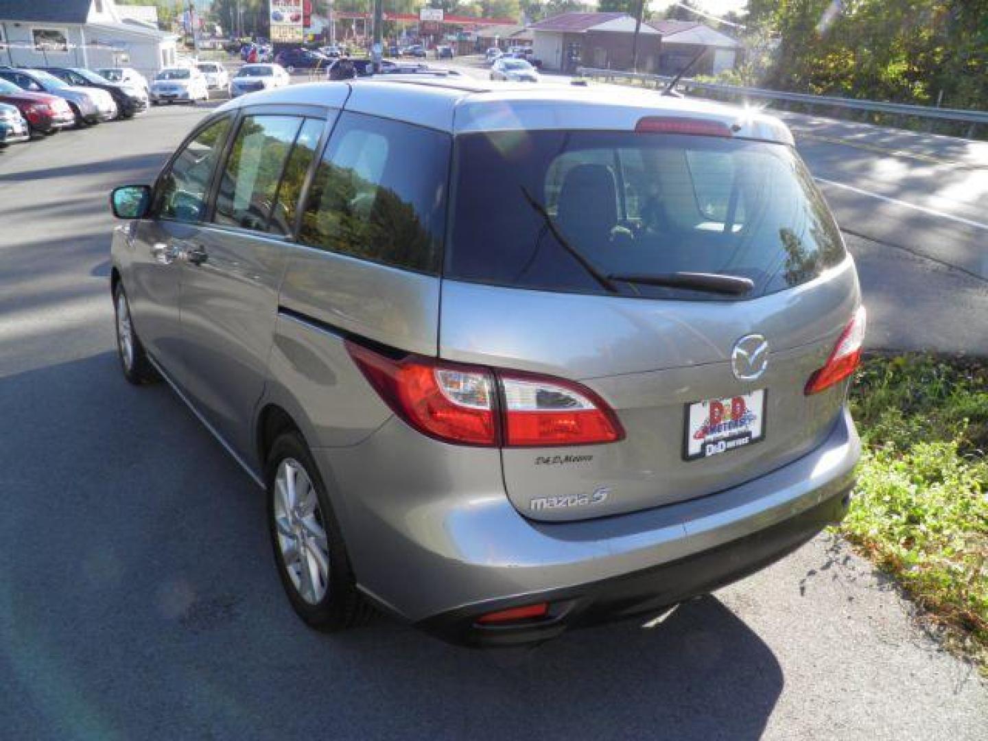 2012 GRAY Mazda MAZDA5 Sport (JM1CW2BL6C0) with an 2.5 L4 engine, AT transmission, located at 19521 New George's Creek Rd SW, Barton, MD, 21521, (301) 463-2404, 39.524323, -79.017906 - Photo#5